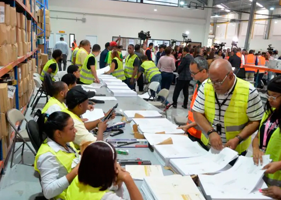 JCE arranca con producción de 1,566 valijas electorales para votos en el exterior