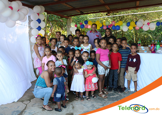 Fundación Tiempo Infantil celebra la navidad a niños de San Felipe a bajo de Pimentel
