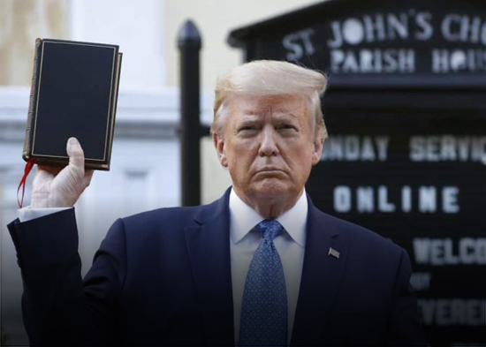 Trump vende Biblias para costear sus gastos legales crecientes