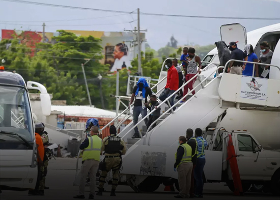 Estados Unidos reanuda la deportación de haitianos al enviar un vuelo con 50 migrantes