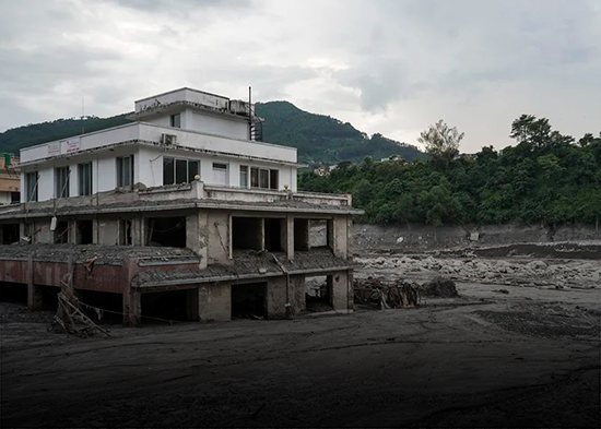 Nepal eleva a 903 los muertos y a 4.247 los desaparecidos de la violenta riada