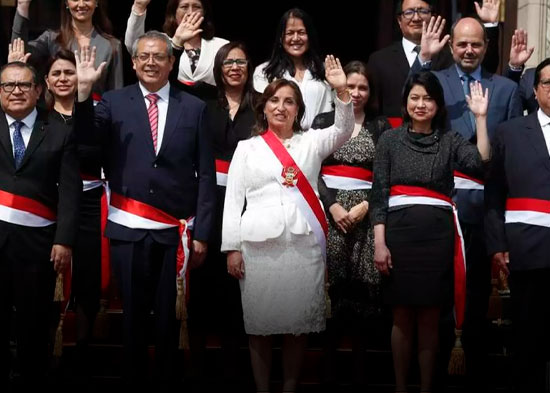 Presidenta De Perú Instala Su Gabinete En Medio De Protestas