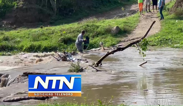 Lluvias caídas deja incomunicados a moradores del sector Rivera de los Sánchez de SFM