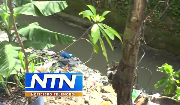 Residente denuncia inundaciones causadas por basura en el sector 27 de Febrero