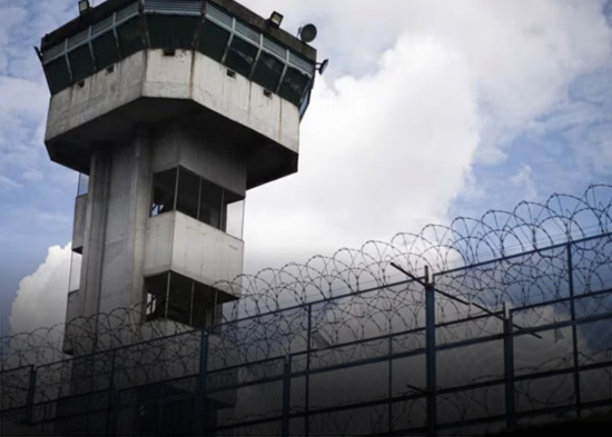 Continúa motín en el centro penitenciario de Bogotá