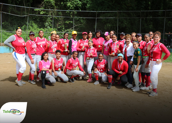 La Academia de Softball Femenino Las Flores elige a la “Reina de la primavera”