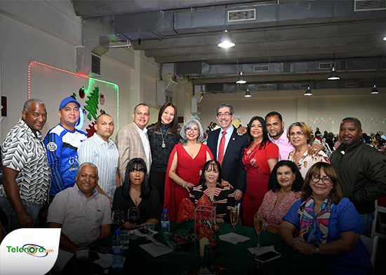 Equipo coordinador de Rosa Francia Burgos celebra fiesta navideña y fin de semestre