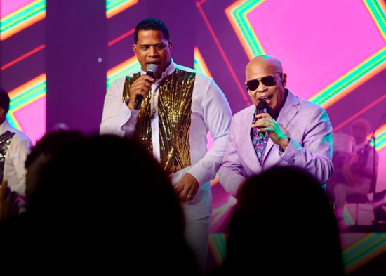 “Johnny Vive” consolida su éxito con tres noches sold out y anuncia expansión a Santiago