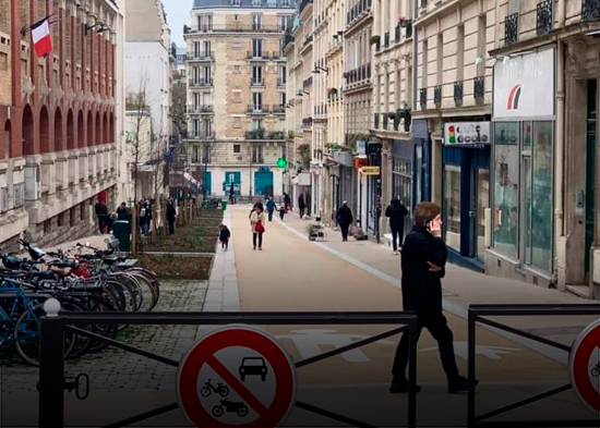 París peatonalizará 500 calles más y suprimirá el 10 % de los aparcamientos en las vías