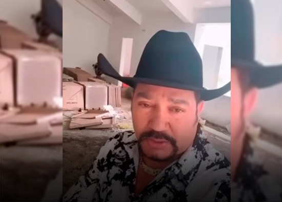 Frank Reyes le construye iglesia a su comunidad en Tenares, antes le había puesto luz a la carretera