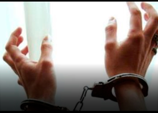 Capturan a mujer implicada en esquema de estafa piramidal cuando intentaba salir del país