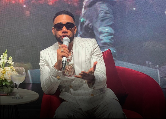 Elvis Martínez promete dos inolvidables noches con su espectáculo “Un Camarón en la Gran Arena del Cibao”