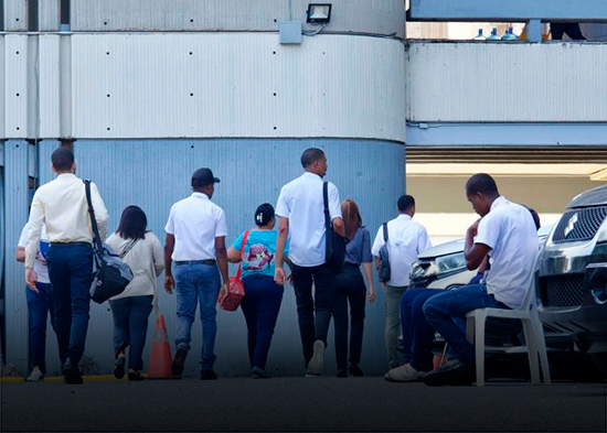 Nuevo horario escalonado divide opiniones de empleados públicos