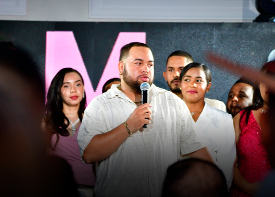 El creador digital Engels Lizardo fue reconocido como Youtuber Regional en los premios Magazine Awards
