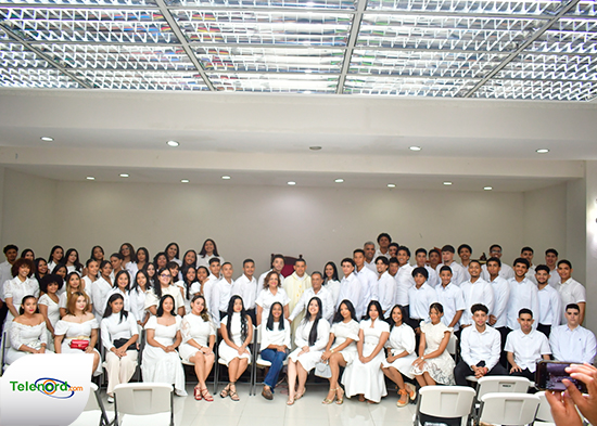 Colegio San Vicente celebra eucaristía en acción de gracias por su graduación del nivel secundario