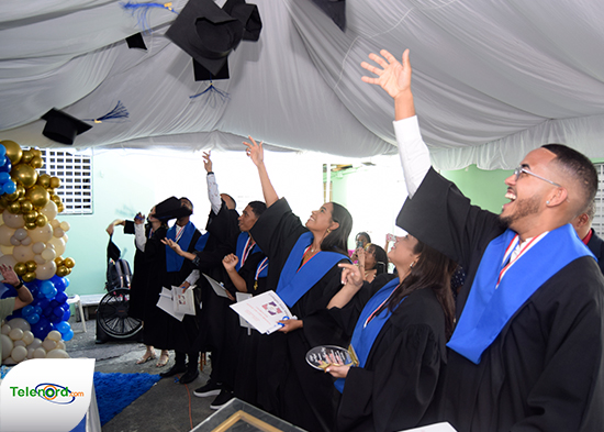 Colegio San Miguel gradúa a su promoción de bachilleres 2024-2025