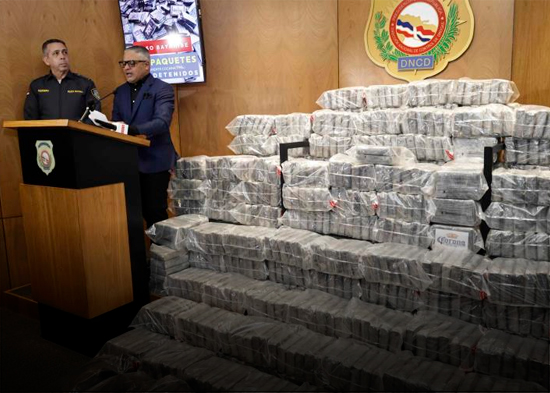 La DNCD y la Policía incautan cargamento de 846 paquetes de droga en una casa en La Altagracia