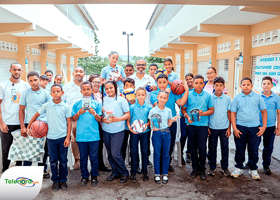 INEFI suple utilería deportiva en Escuela San Francisco de Los Espinolas SFM