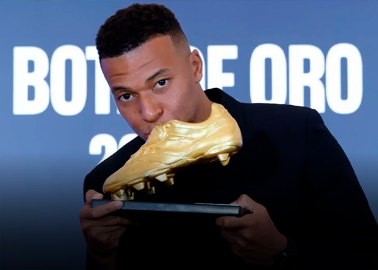 Mbappé recibe la Bota de Oro: «Es imposible ganar este premio sin el equipo»