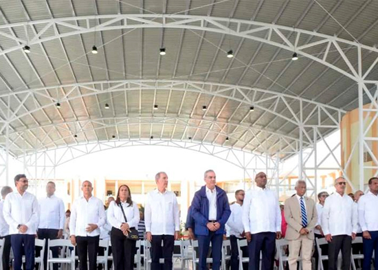 Presidente Abinader inaugura techado multiuso en la UASD San Francisco de Macorís