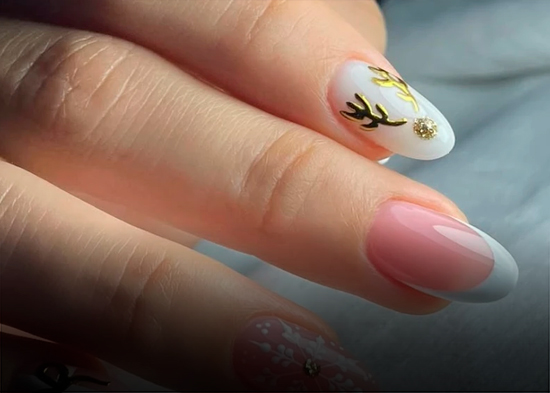 5 ideas de uñas navideñas minimalistas que inspiran un mood fresco esta temporada