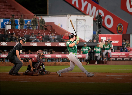 Lester y Tena conectan cuadrangulares en victoria 6-1 de las Estrellas sobre los Gigantes