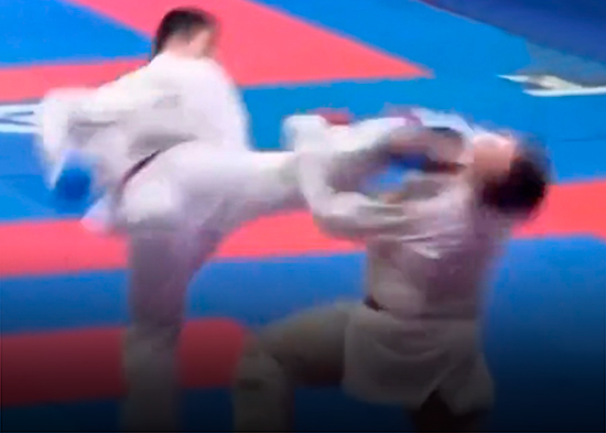 VIDEO: Karateca manda a volar 360° a su rival con una fantástica patada giratoria