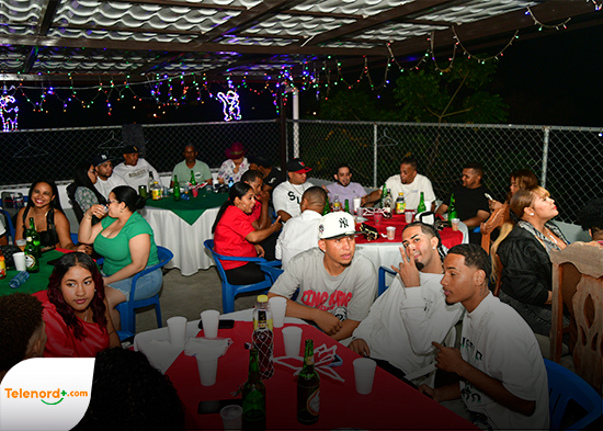 Los Amigos de Juan Eligio y Los Guerrilleros celebran fiesta navideña