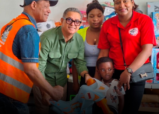 Kennedy Vargas y la Federación Dominicana de Jiujitsu entregan juguetes a niños de Jimaní, Los Bateyes y Mella