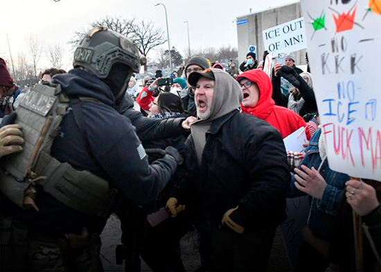 Asesinato de ICE extiende protestas en Minneápolis