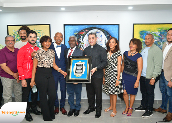 Freddie Cabral celebra 50 años de creación artística en San Francisco de Macorís