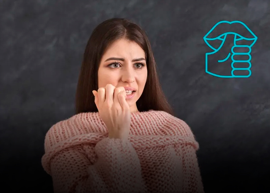 Morderse las uñas o comer en exceso podrían ser señales de fijación oral en adultos
