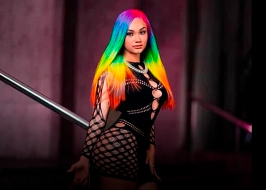 Atentado a vehículo en el que viajaba la cantante urbana Masha deja una mujer fallecida