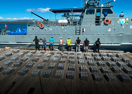 Arrestan a seis hombres por un cargamento de más de dos toneladas de presunta cocaína en Baní