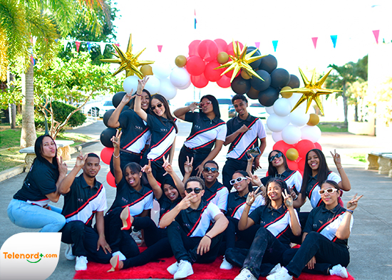 Estudiantes del Liceo Juan Emilio Bosch Gaviño SFM realizan lanzamiento de su promoción