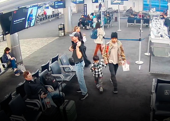 ICE utiliza vuelos comerciales para trasladar a migrantes detenidos