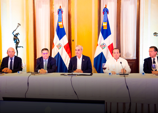 Abinader se reúne con representantes de la industria y comercio por crisis internacional