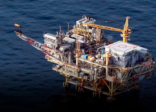 El "escuadrón de Dios" con el que el gobierno de Trump autoriza nuevas perforaciones petroleras en el Golfo de México