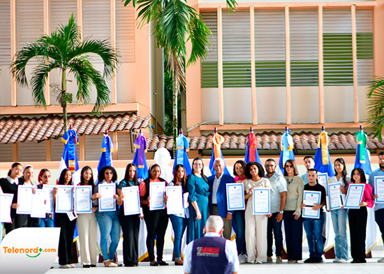 UASD-SFM reconoce a estudiantes con mayor índice académico de los semestres 2025-01 y 2025-02