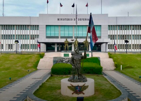 Fuerzas Armadas superan en más de 40 el número de generales permitido por la Ley 139-13