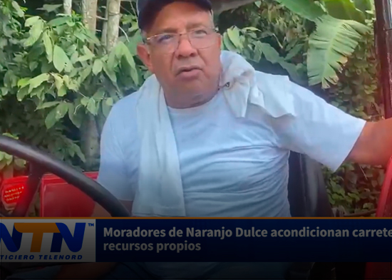 Moradores de Naranjo Dulce acondicionan carretera con recursos propios
