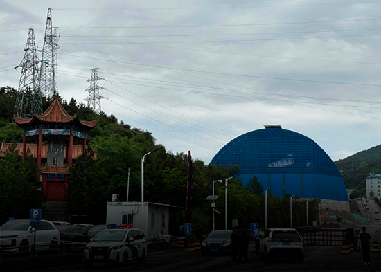 Rescatistas tratan de localizar sobrevivientes tras la explosión en mina china que mató a 82