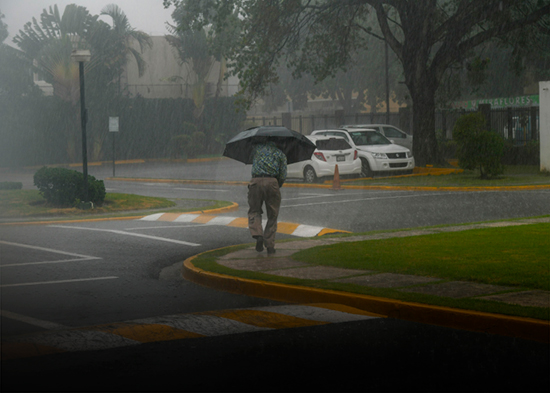 ¡Lleva tu paraguas! Hoy tendrán incidencia aguaceros, tormentas eléctricas y oleaje peligroso