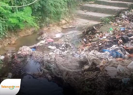 Comunitarios denuncian acumulación de basura en el río Juana Núñez en Salcedo