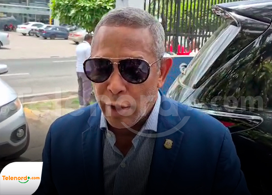 Senador de Duarte visita cuartel de la Policía por caso Rosa Marte en Villa Riva
